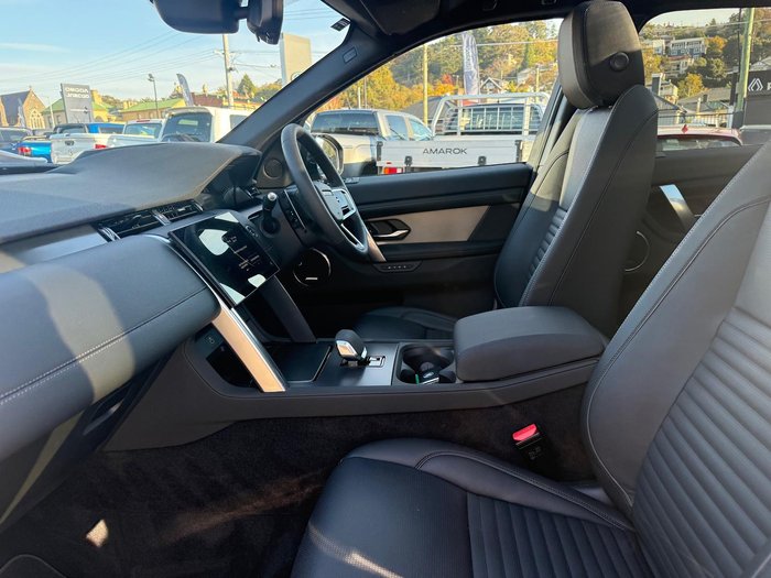 2024 Land Rover Discovery Sport P300e Dynamic SE