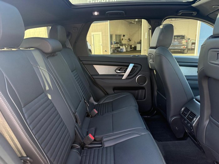 2024 Land Rover Discovery Sport P300e Dynamic SE