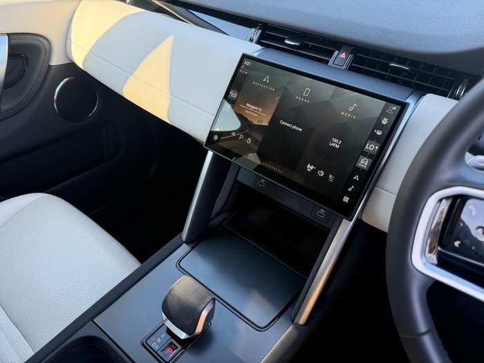 2024 Land Rover Discovery Sport P200 S