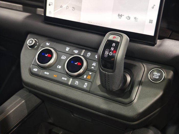 2025 Land Rover Defender 130 P400 Outbound L663 MY25.5 AWD Carpathian Grey