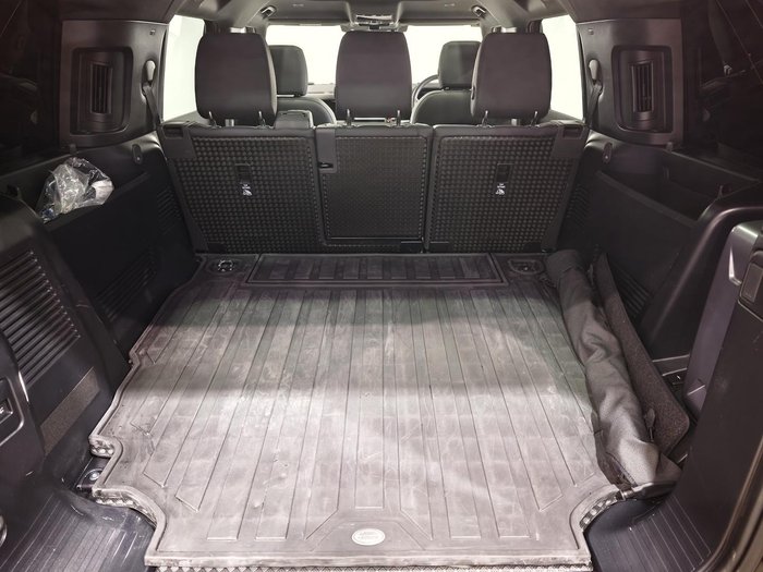 2025 Land Rover Defender 130 P400 Outbound