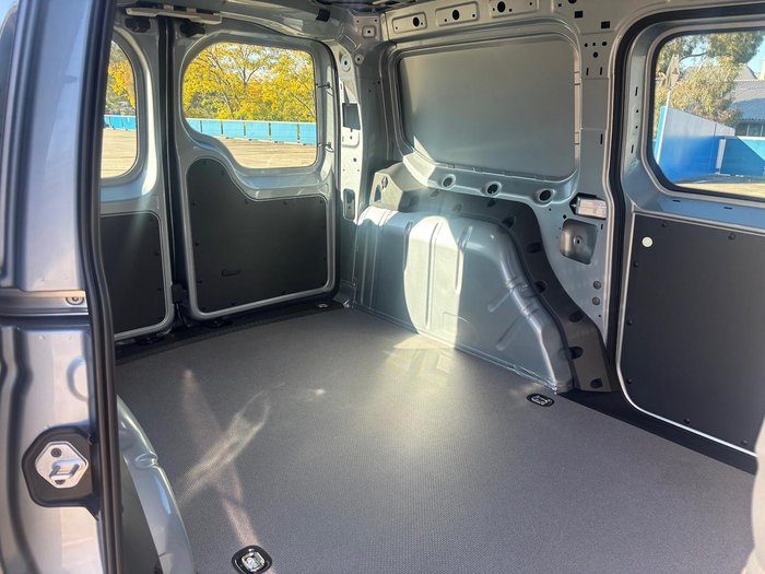 2025 Volkswagen Caddy TSI220