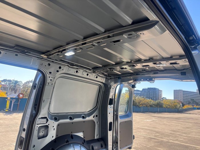 2025 Volkswagen Caddy TSI220