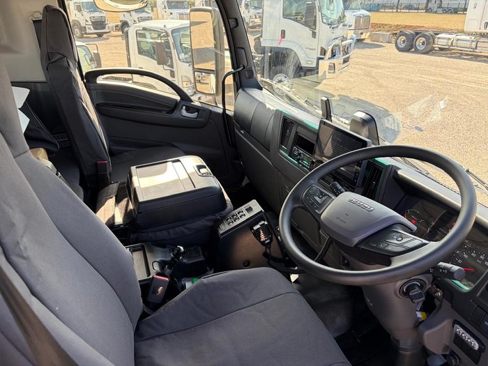 2026 Isuzu F Series FYJ 320-255 AT R67