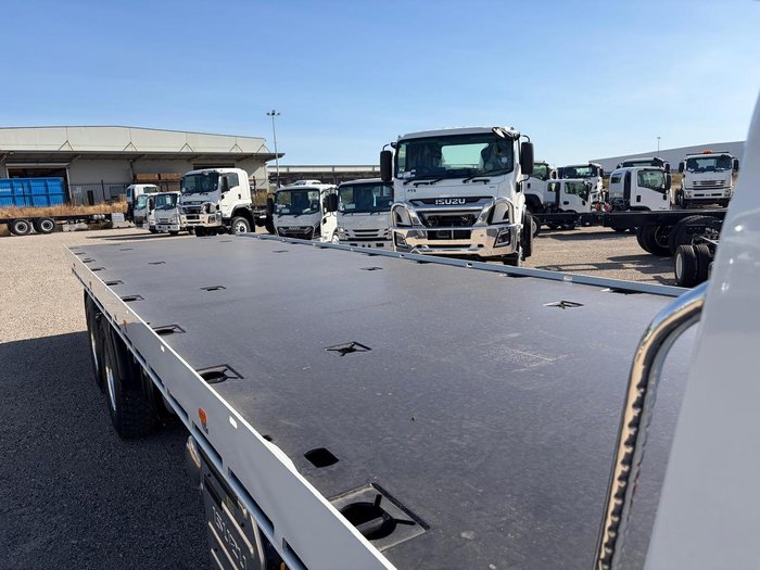 2026 Isuzu F Series FYJ 320-255 AT R67