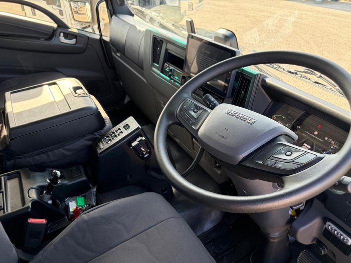 2026 Isuzu F Series FYJ 320-255 AT R67