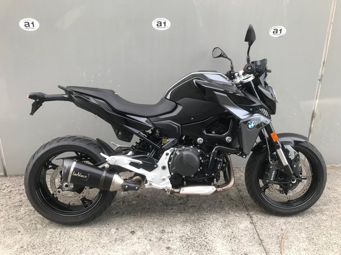 2025 BMW F 900 R Triple Black