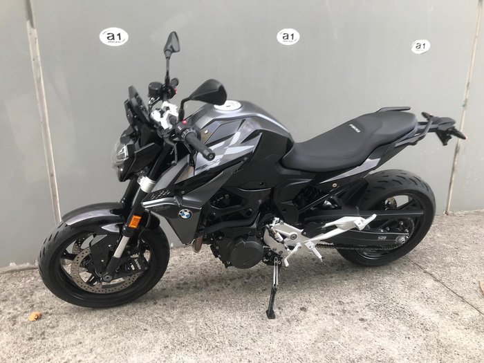 2025 BMW F 900 R Triple Black