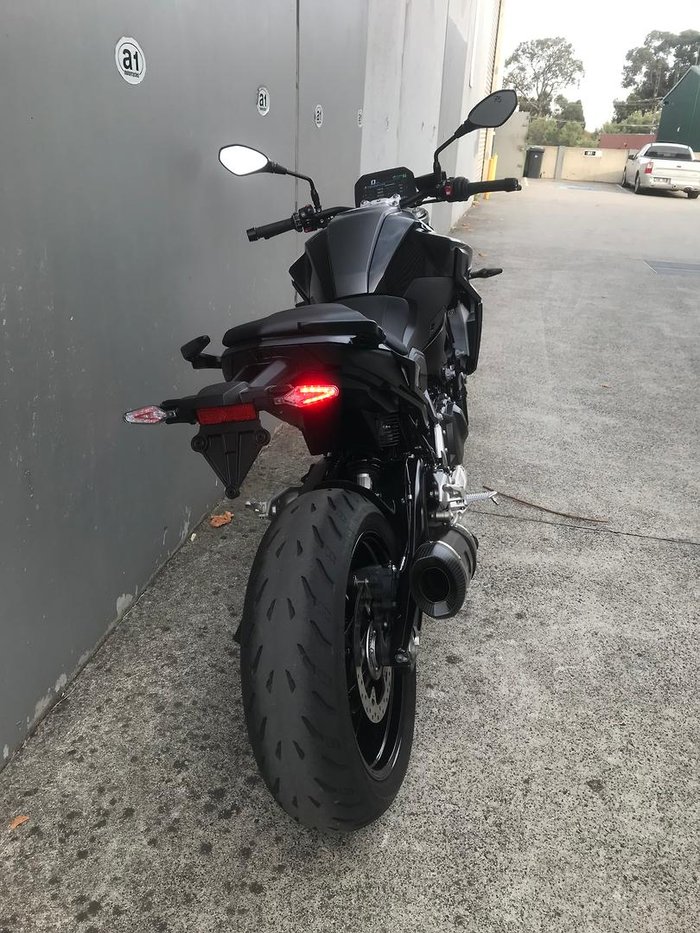 2025 BMW F 900 R Triple Black