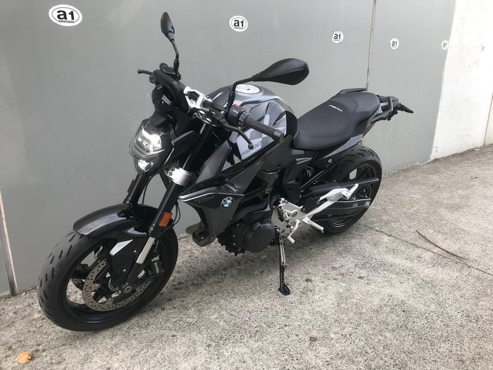 2025 BMW F 900 R Triple Black
