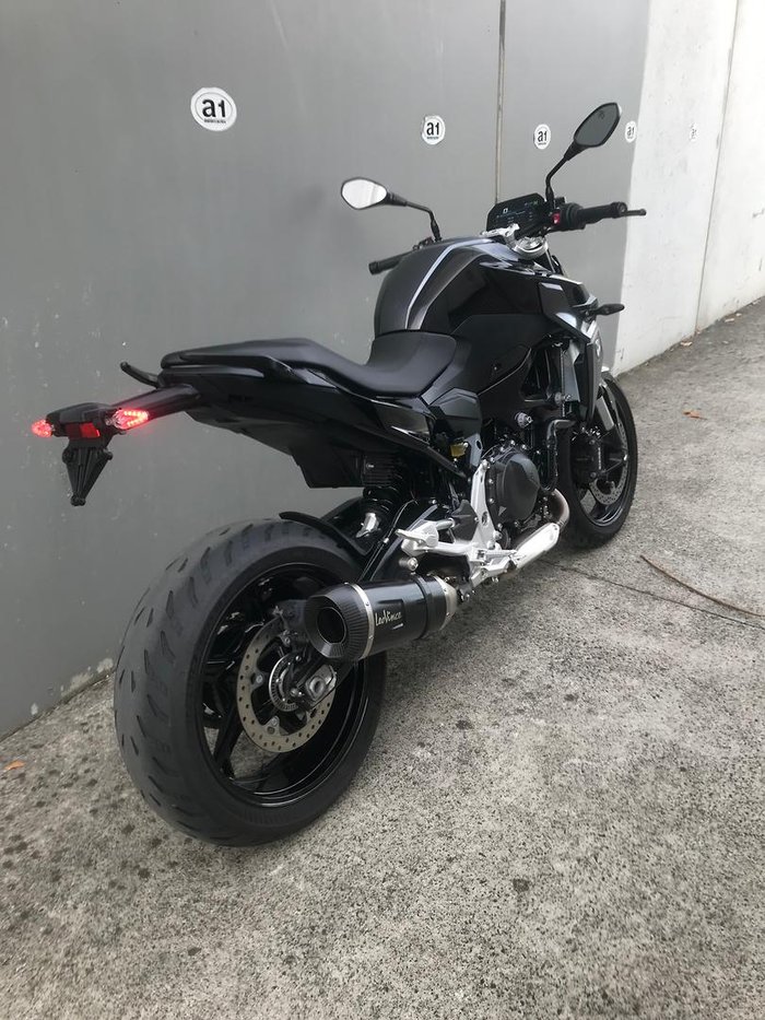 2025 BMW F 900 R Triple Black