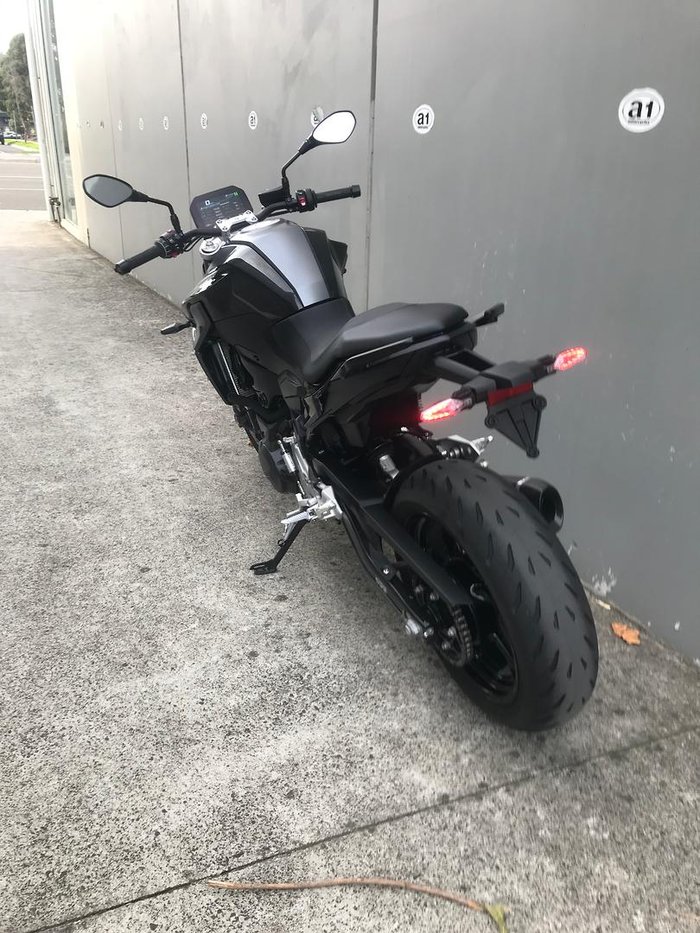 2025 BMW F 900 R Triple Black
