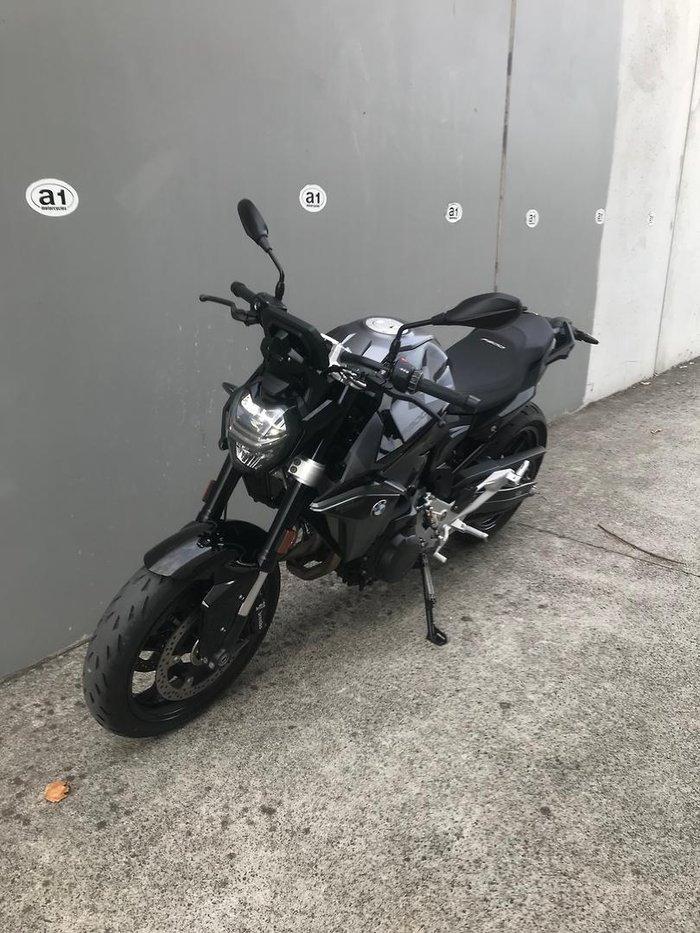 2025 BMW F 900 R Triple Black
