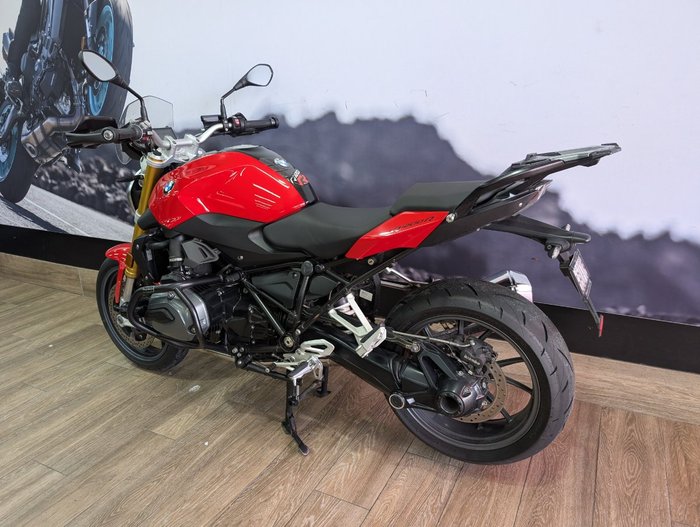 2018 BMW Motorrad R1200R RED