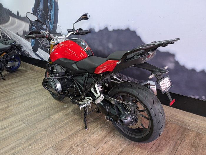 2018 BMW Motorrad R1200R RED