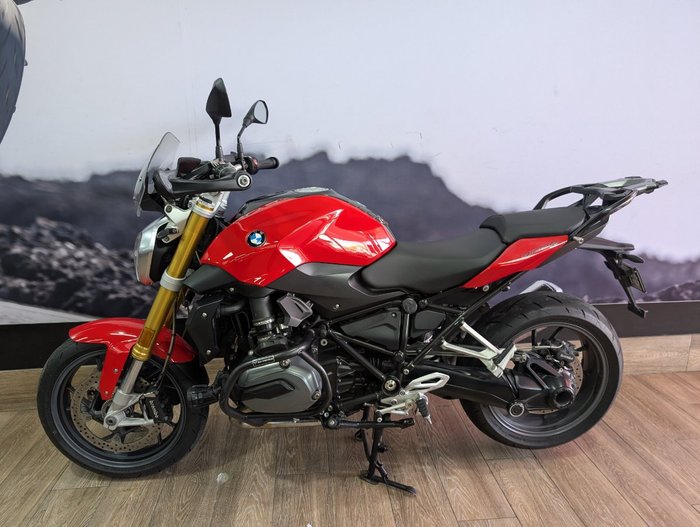 2018 BMW Motorrad R1200R RED