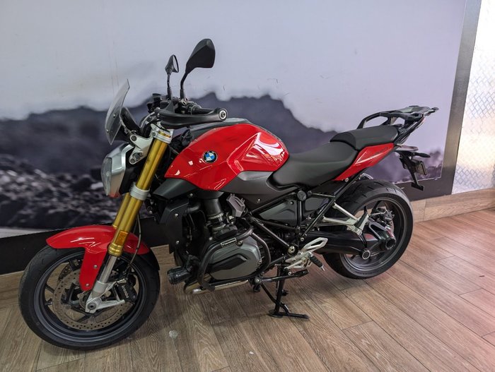 2018 BMW Motorrad R1200R RED
