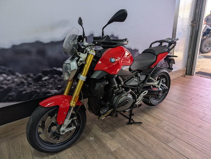 2018 BMW Motorrad R1200R RED