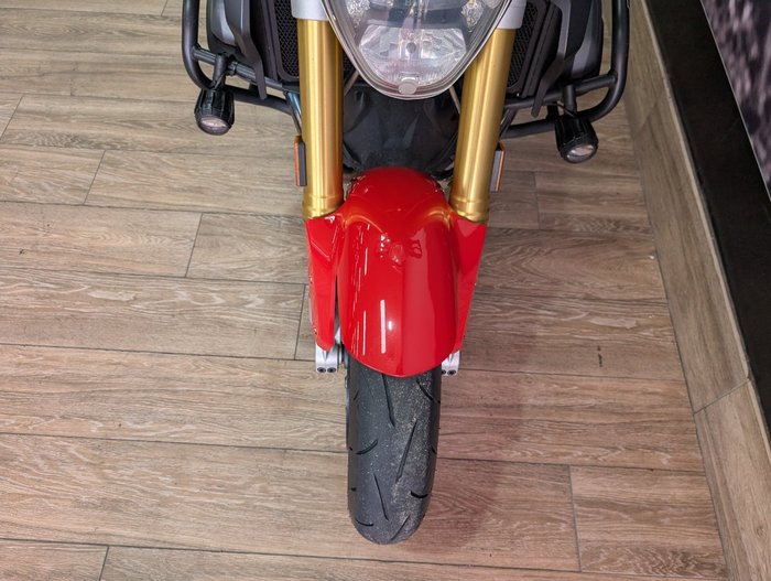 2018 BMW Motorrad R1200R RED