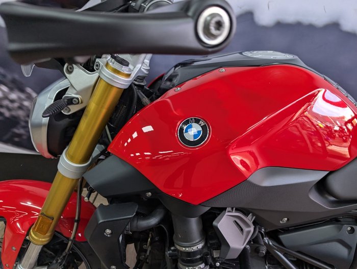 2018 BMW Motorrad R1200R RED
