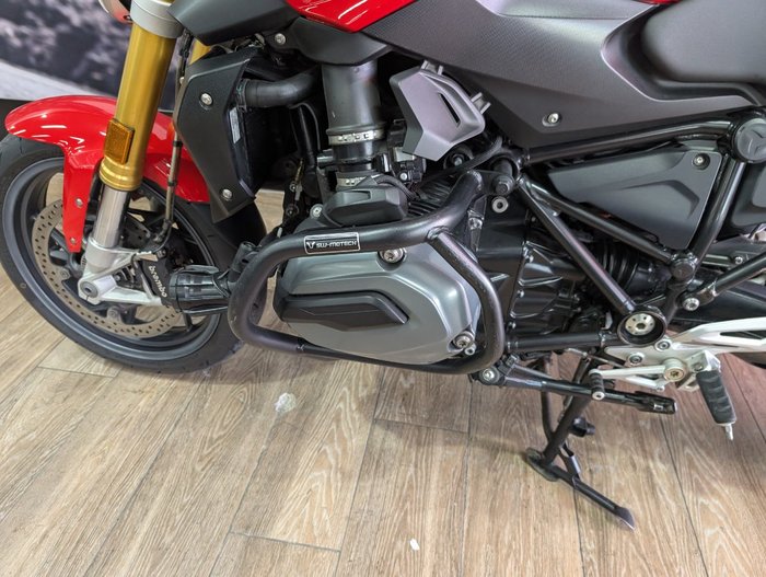 2018 BMW Motorrad R1200R RED
