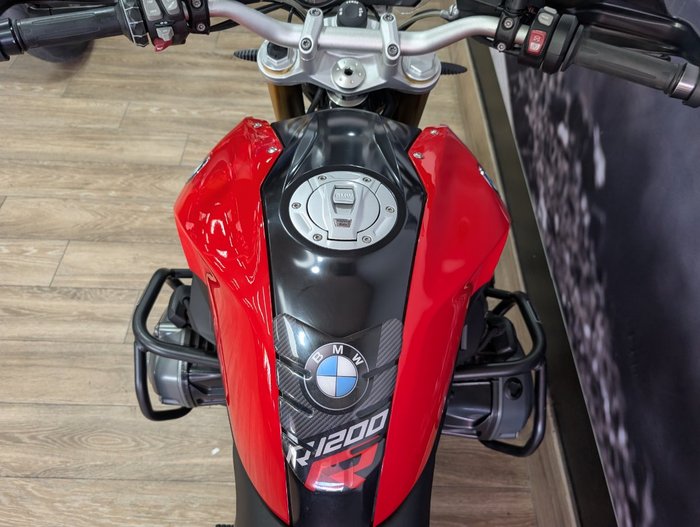 2018 BMW Motorrad R1200R RED