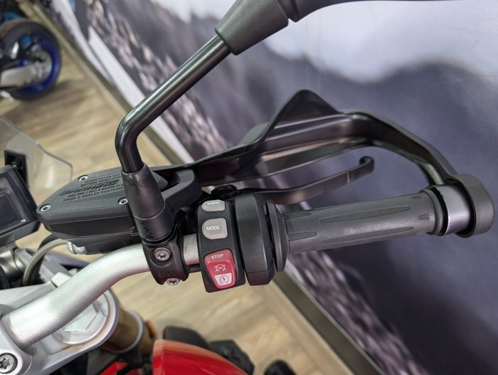 2018 BMW Motorrad R1200R RED