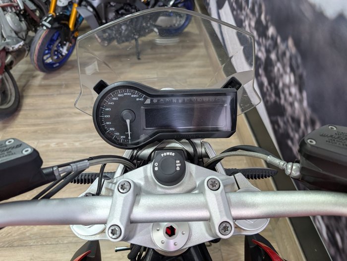 2018 BMW Motorrad R1200R RED