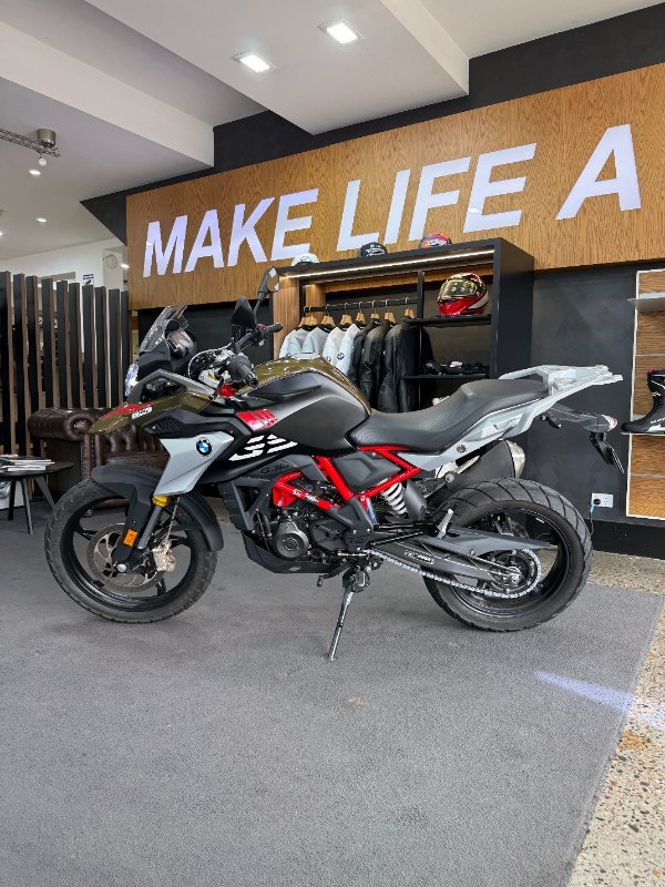 2023 BMW Motorrad G 310 GS Kalamata Dark Gold Metallic