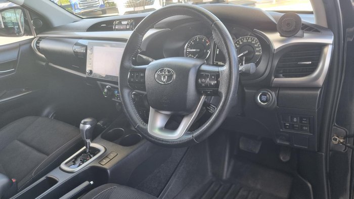 2023 Toyota Hilux SR5