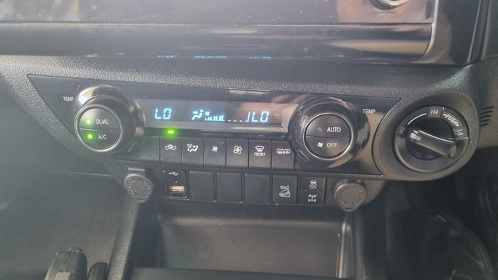 2023 Toyota Hilux SR5