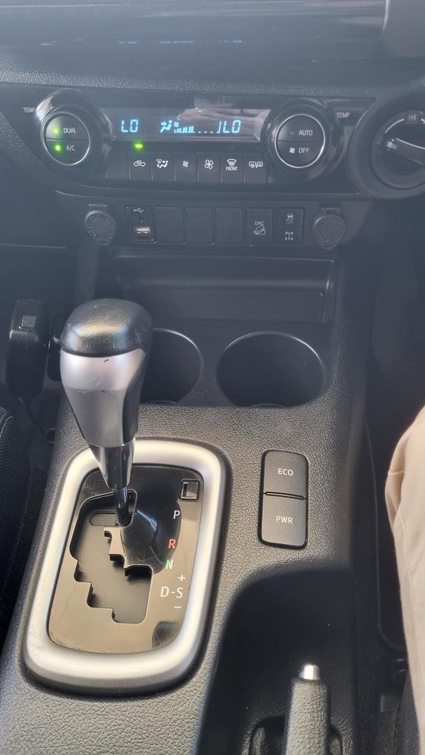 2023 Toyota Hilux SR5