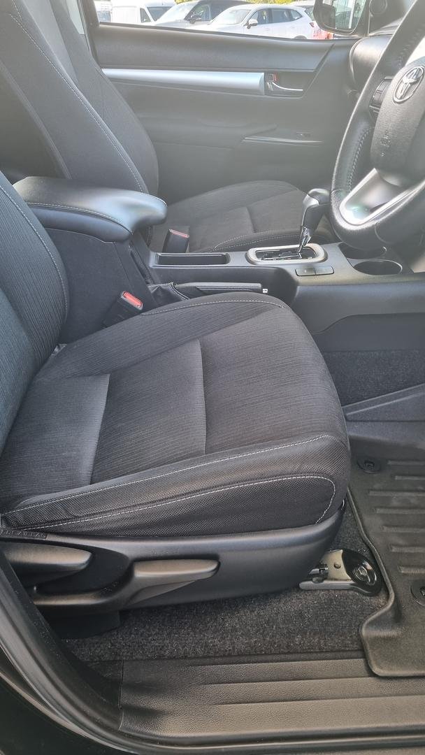 2023 Toyota Hilux SR5