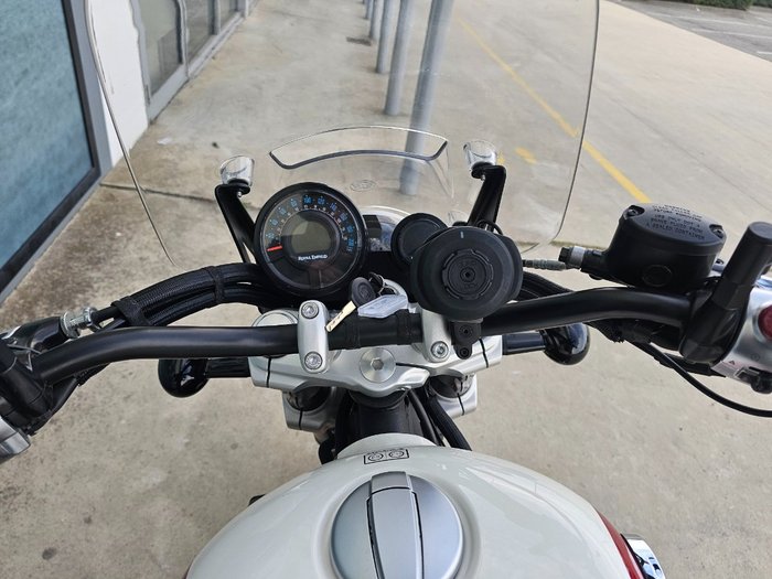 2023 ROYAL ENFIELD (SEE ALSO ENFIEL SUPER METEOR 650 Red