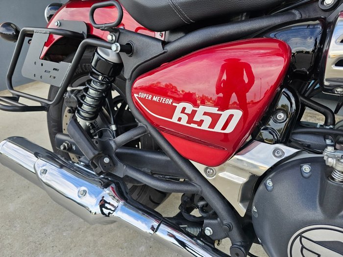 2023 ROYAL ENFIELD (SEE ALSO ENFIEL SUPER METEOR 650 Red