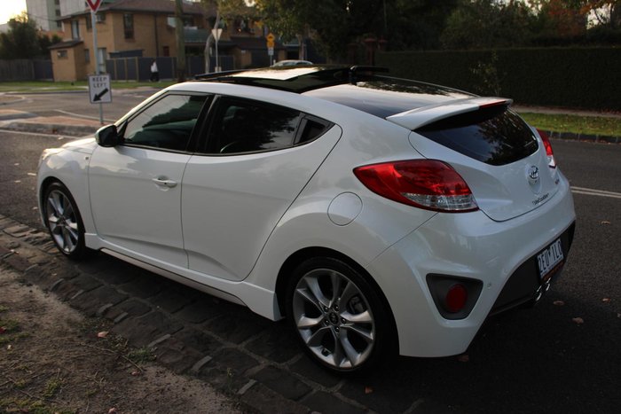2017 Hyundai Veloster SR Turbo FS5 Series II White Crystal