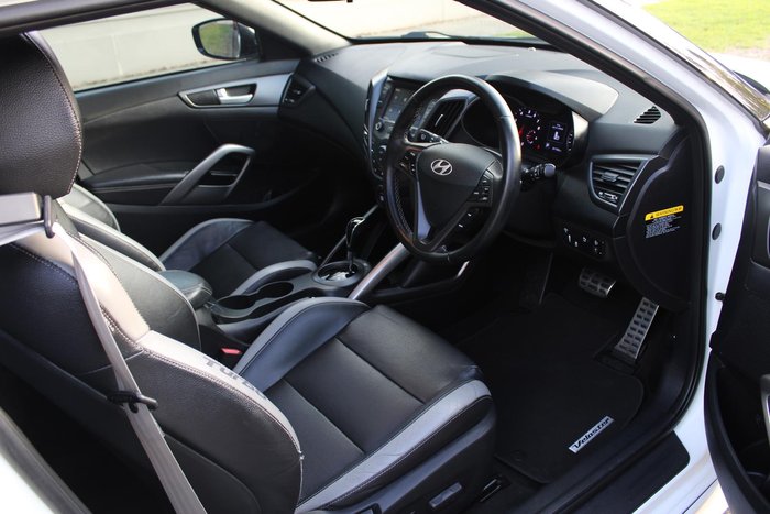 2017 Hyundai Veloster SR Turbo FS5 Series II White Crystal