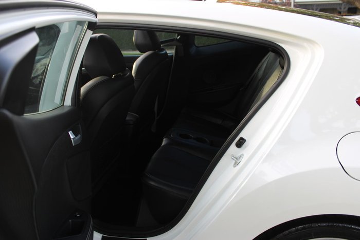 2017 Hyundai Veloster SR Turbo FS5 Series II White Crystal