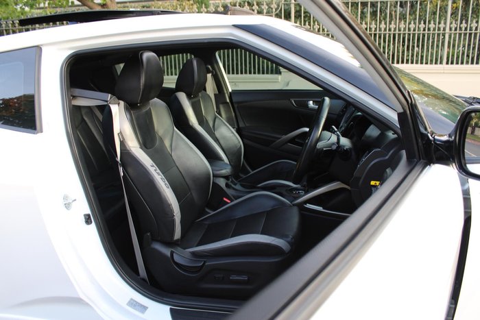 2017 Hyundai Veloster SR Turbo FS5 Series II White Crystal