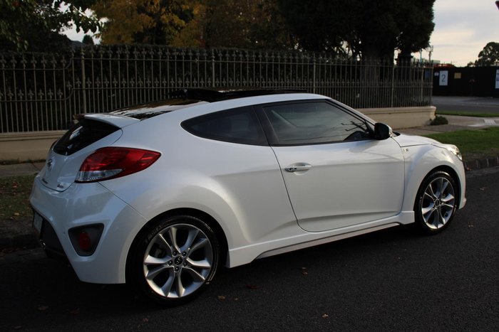 2017 Hyundai Veloster SR Turbo FS5 Series II White Crystal