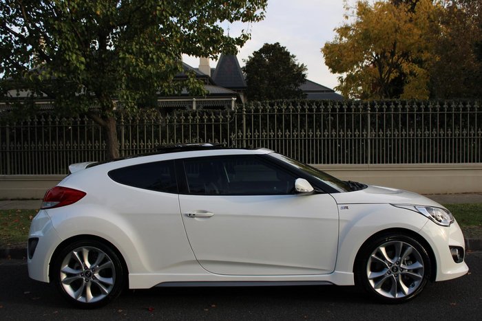2017 Hyundai Veloster SR Turbo FS5 Series II White Crystal