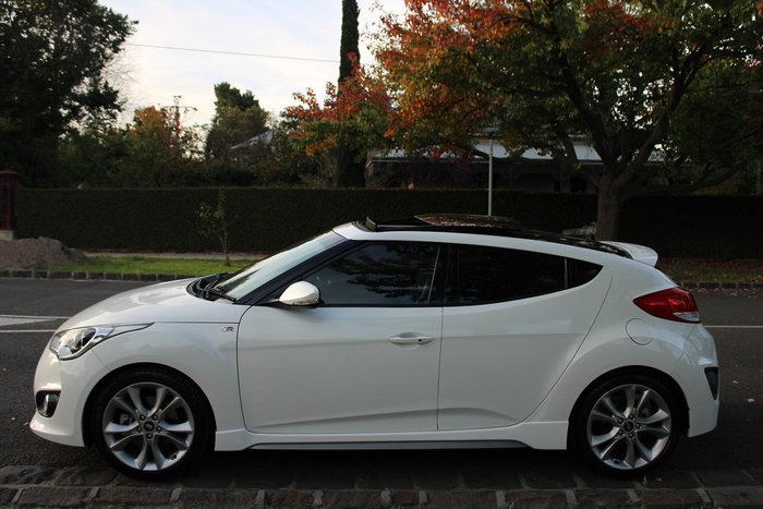2017 Hyundai Veloster SR Turbo FS5 Series II White Crystal