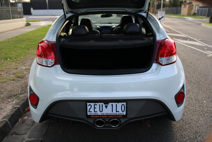 2017 Hyundai Veloster SR Turbo FS5 Series II White Crystal