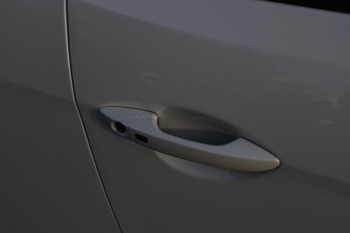 2017 Hyundai Veloster SR Turbo FS5 Series II White Crystal