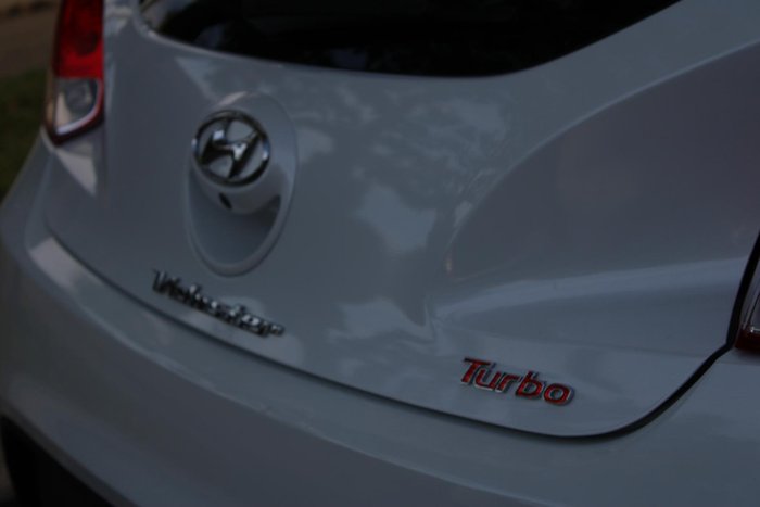 2017 Hyundai Veloster SR Turbo FS5 Series II White Crystal