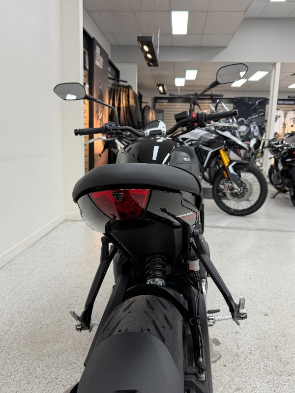 2025 Triumph 2025 TRIUMPH 660CC TRIDENT LAMS Black