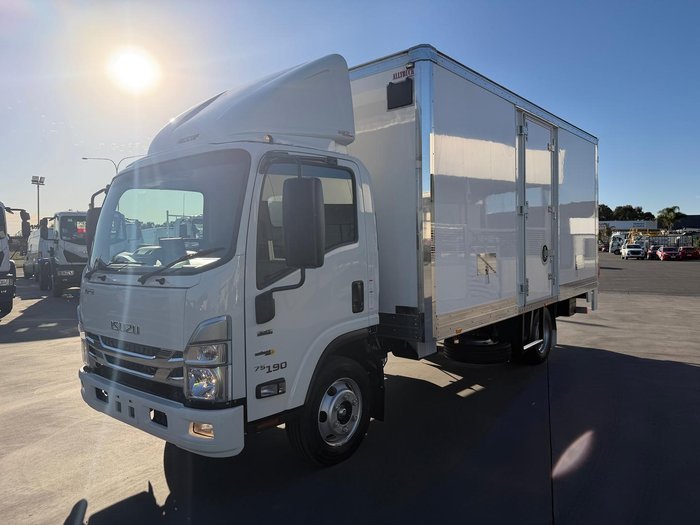 2025 Isuzu N Series NPR 75-190