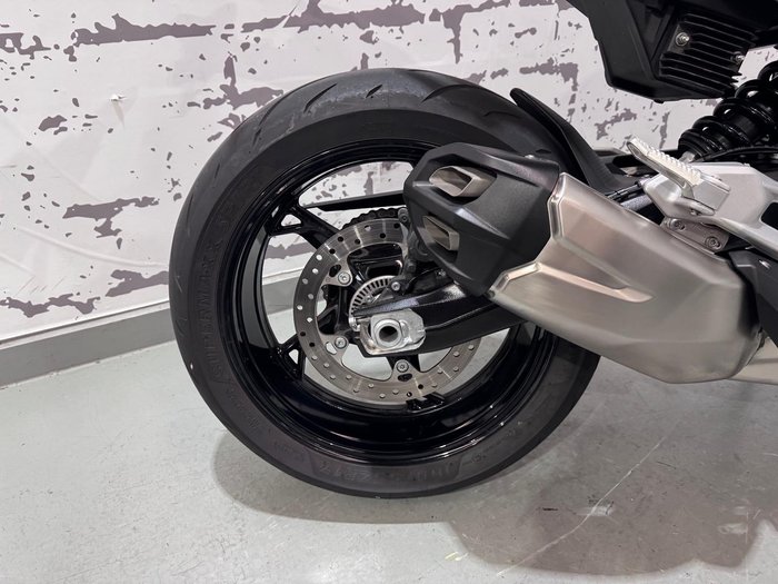 2025 BMW F 900 R Triple Black F 900 Black