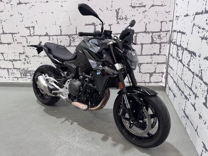 2025 BMW F 900 R Triple Black
