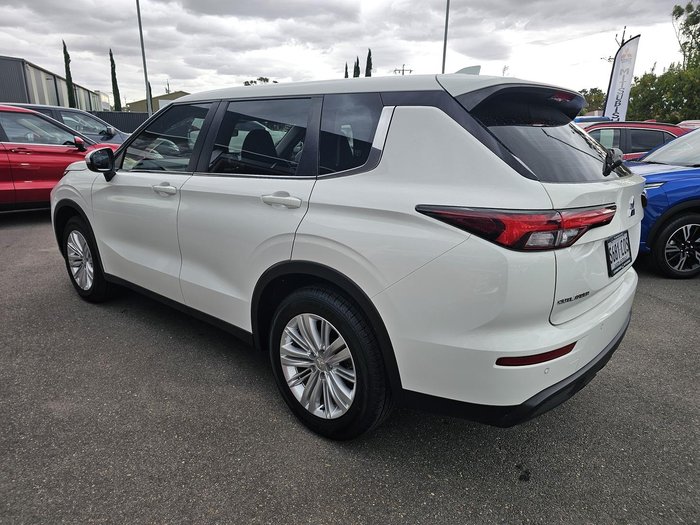 2022 Mitsubishi Outlander ES